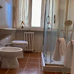 Casa Lilia Vicino La Stazione E Caserma Гостевой дом
