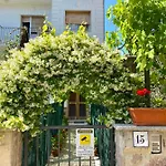 Casa Lilia Vicino La Stazione E Caserma Гостевой дом 3*