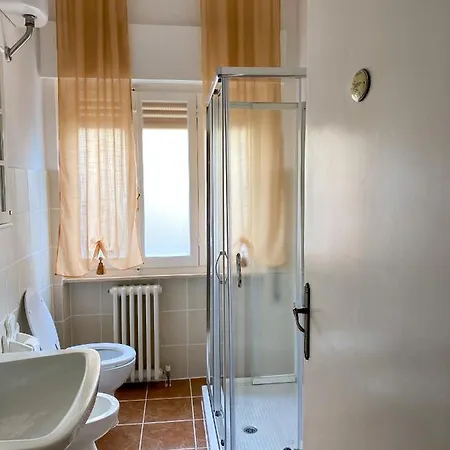 Casa Lilia Vicino La Stazione E Caserma Penzion