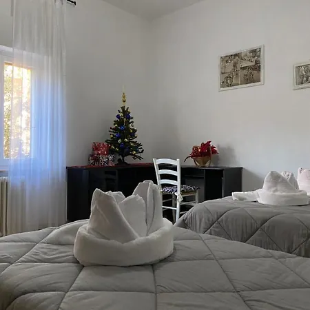 Casa Lilia Vicino La Stazione E Caserma Maison d'hôtes